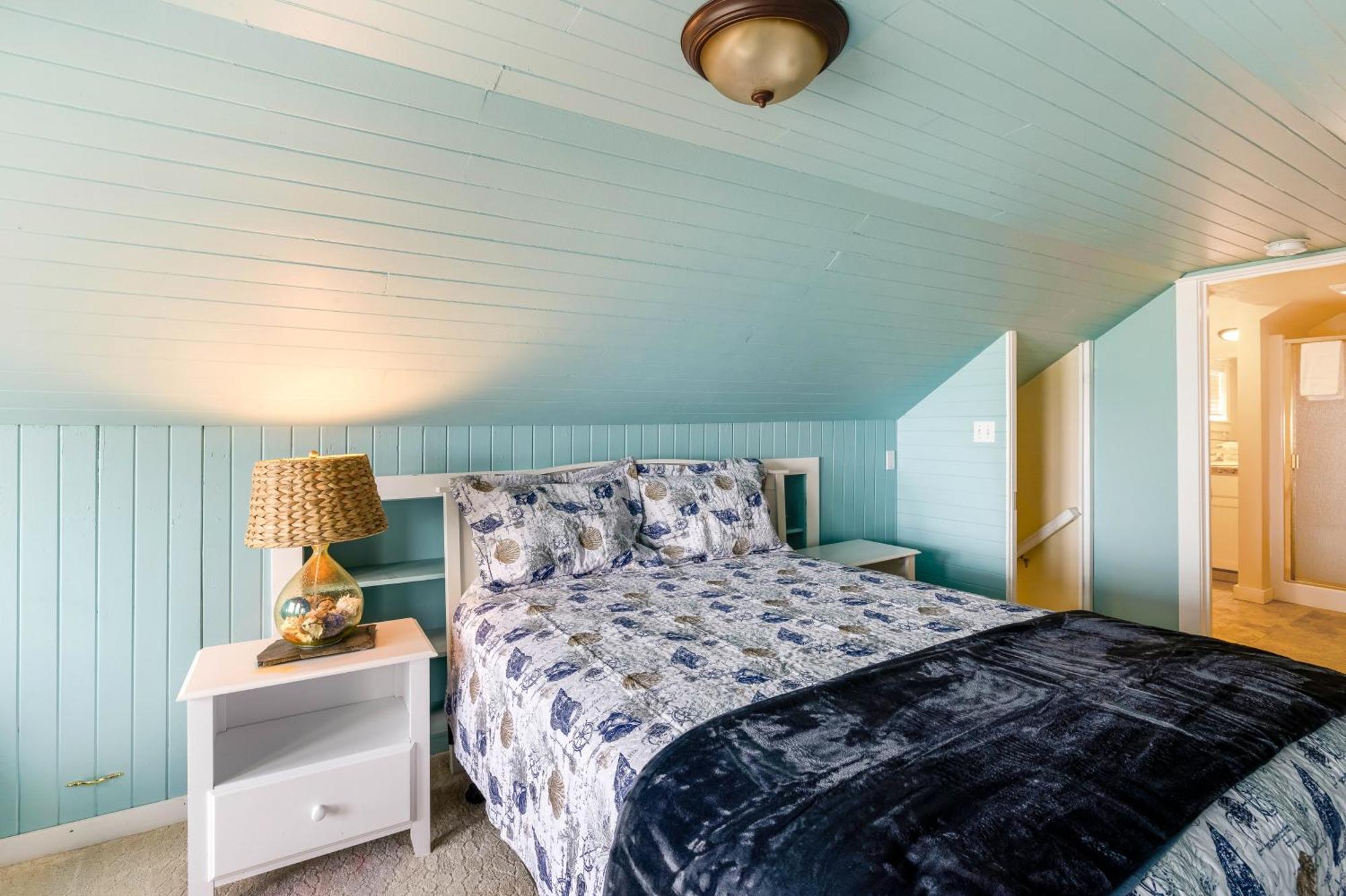 Captain'S Quarters And Cabins Depoe Bay Zimmer foto
